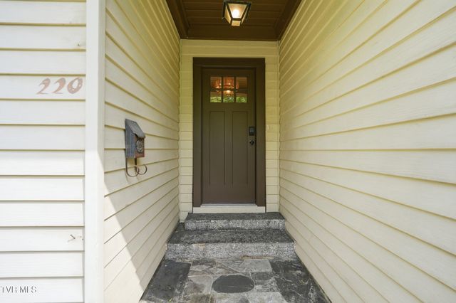 220 North Riverside Drive, Elizabethton, TN 37643