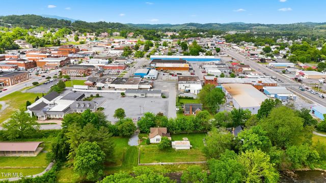 220 North Riverside Drive, Elizabethton, TN 37643