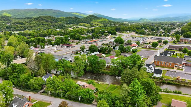 220 North Riverside Drive, Elizabethton, TN 37643