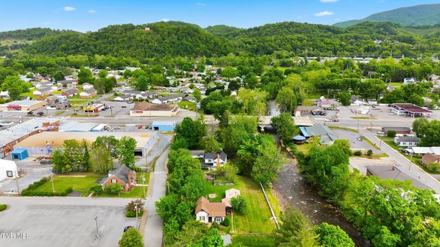 220 North Riverside Drive, Elizabethton, TN 37643