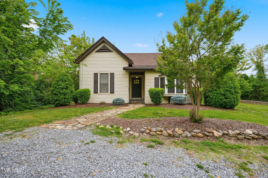 220 North Riverside Drive, Elizabethton, TN 37643