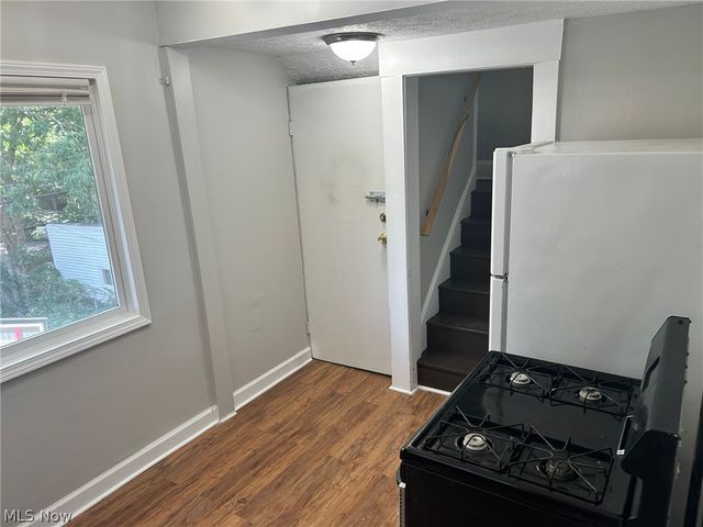 1275 Donald Avenue, Lakewood, OH 44107