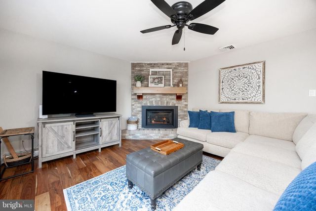 13 MARSHALL CIR, Downingtown, PA 19335