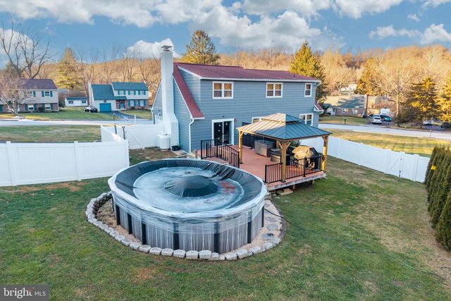 13 MARSHALL CIR, Downingtown, PA 19335