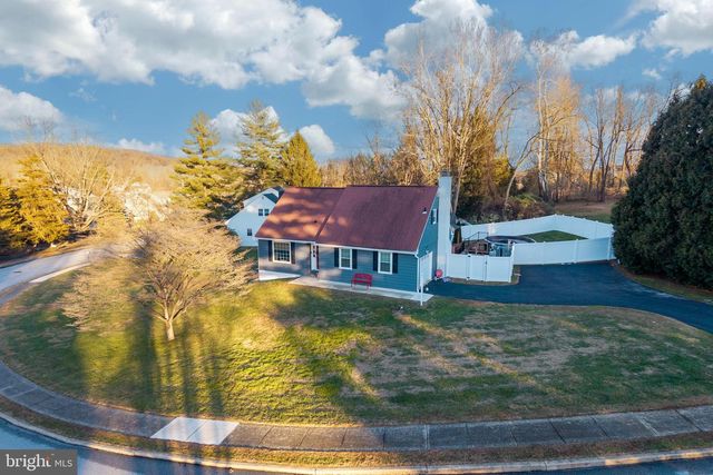 13 MARSHALL CIR, Downingtown, PA 19335