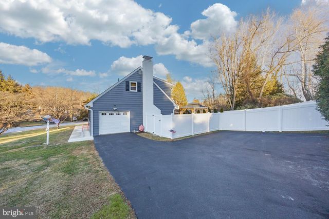 13 MARSHALL CIR, Downingtown, PA 19335