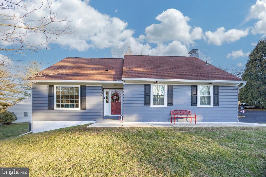 13 MARSHALL CIR, Downingtown, PA 19335