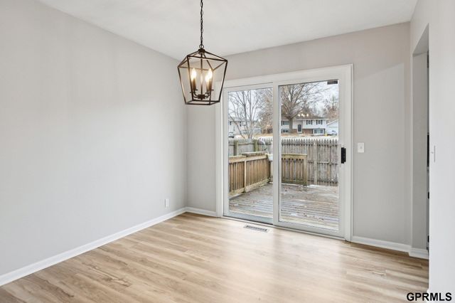 5330 S 105Th Street, Omaha, NE 68127