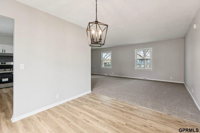 5330 S 105Th Street, Omaha, NE 68127