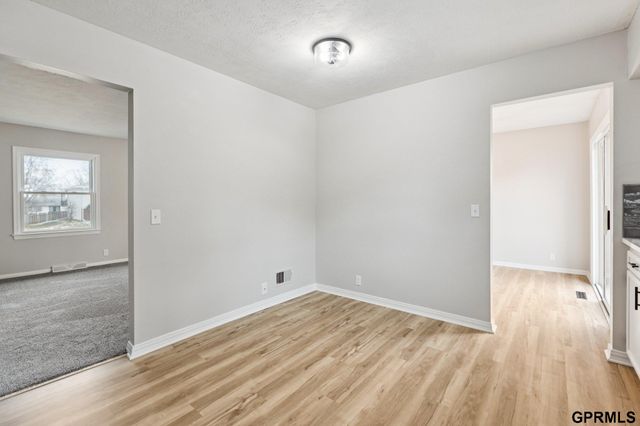 5330 S 105Th Street, Omaha, NE 68127