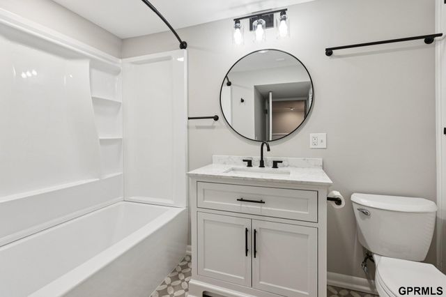 5330 S 105Th Street, Omaha, NE 68127