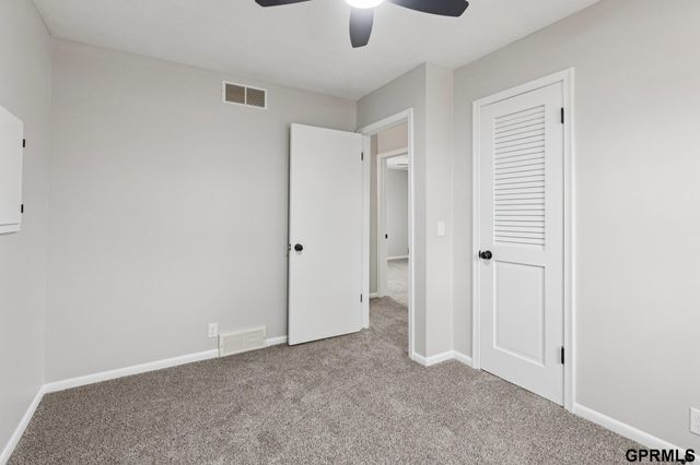 5330 S 105Th Street, Omaha, NE 68127