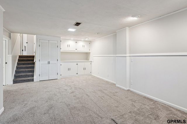 5330 S 105Th Street, Omaha, NE 68127