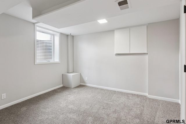 5330 S 105Th Street, Omaha, NE 68127