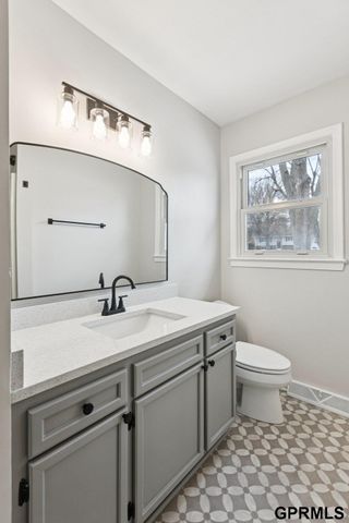 5330 S 105Th Street, Omaha, NE 68127