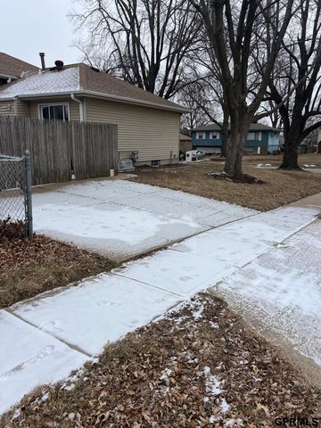 5330 S 105Th Street, Omaha, NE 68127