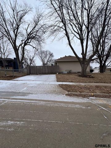 5330 S 105Th Street, Omaha, NE 68127