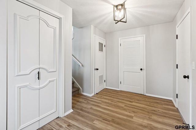 5330 S 105Th Street, Omaha, NE 68127