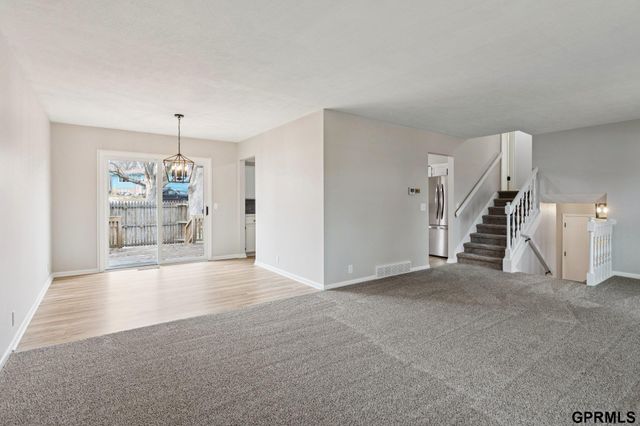 5330 S 105Th Street, Omaha, NE 68127