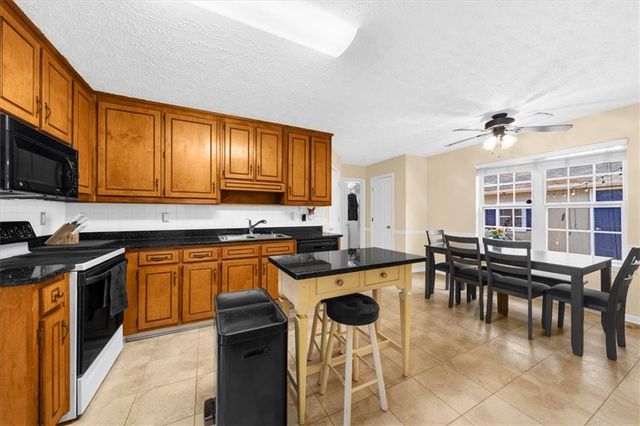 900 Willow Springs Court, Loganville, GA 30052