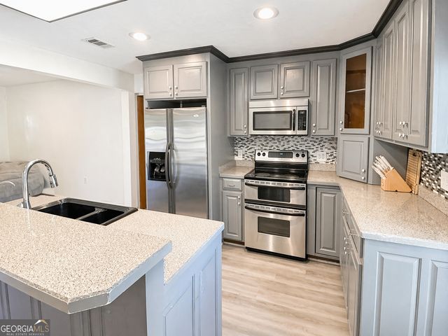 422 S Macon Street, Ludowici, GA 31316