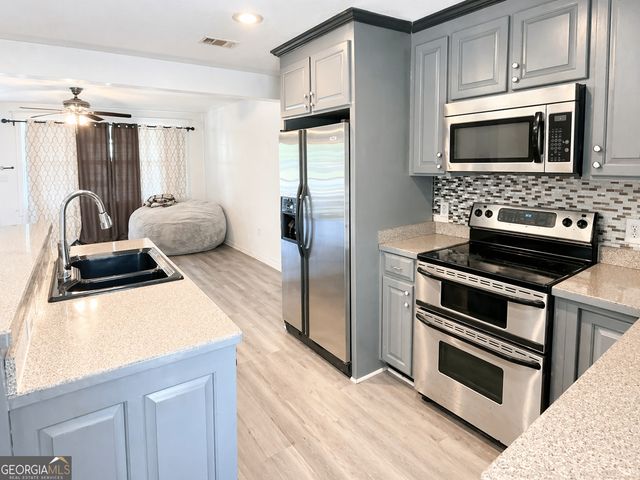422 S Macon Street, Ludowici, GA 31316