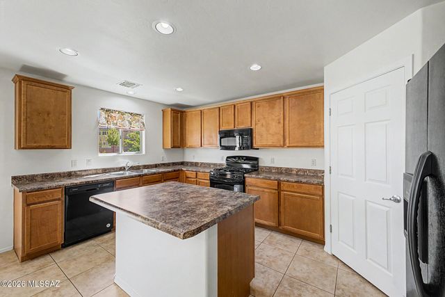 725 S Willis Ray Avenue, Corona De Tucson, AZ 85641