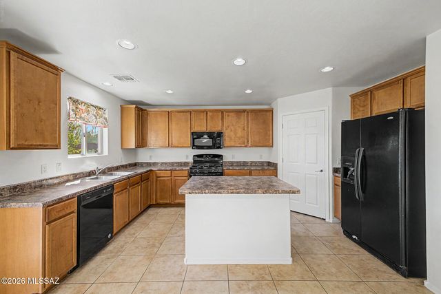 725 S Willis Ray Avenue, Corona De Tucson, AZ 85641