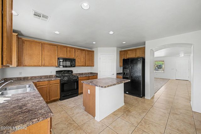 725 S Willis Ray Avenue, Corona De Tucson, AZ 85641