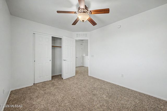 725 S Willis Ray Avenue, Corona De Tucson, AZ 85641