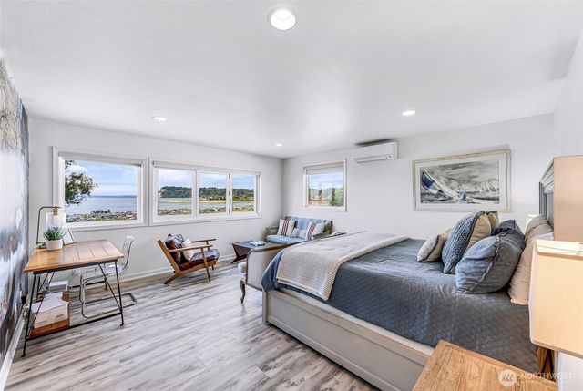 2402 Sunlight Beach Road, Clinton, WA 98236