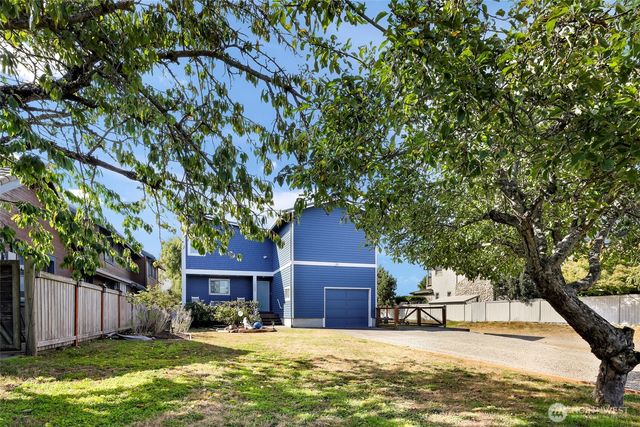 2402 Sunlight Beach Road, Clinton, WA 98236