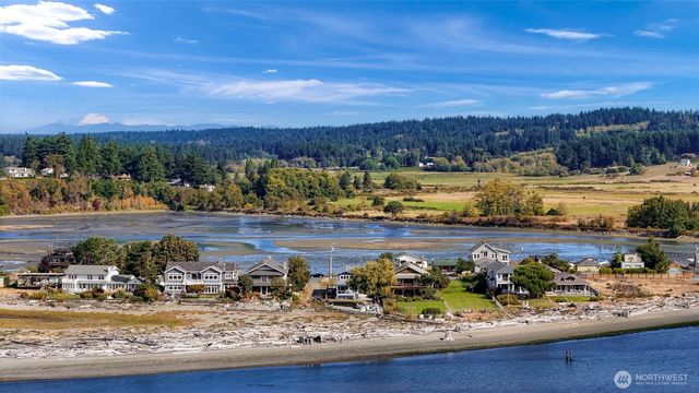 2402 Sunlight Beach Road, Clinton, WA 98236