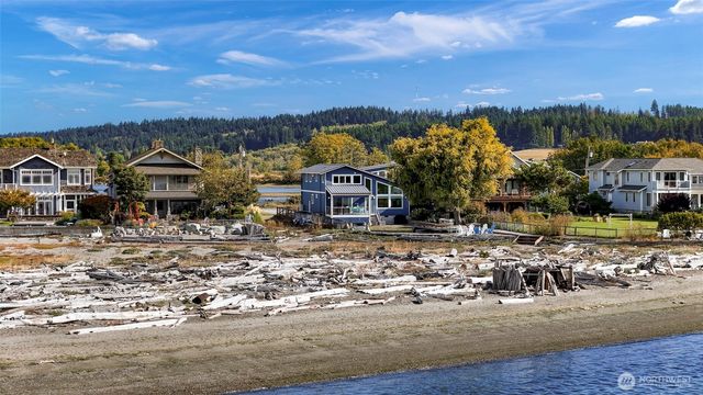 2402 Sunlight Beach Road, Clinton, WA 98236