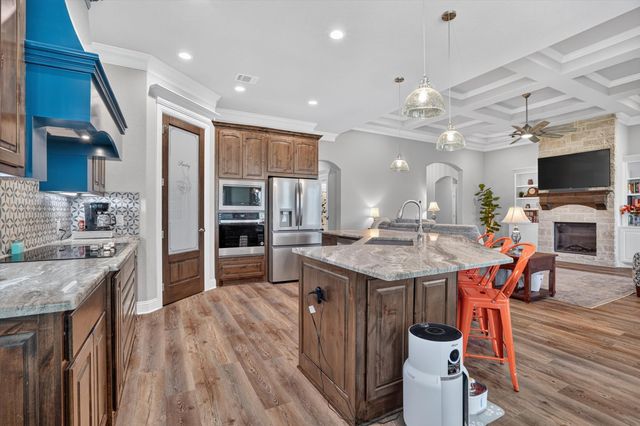 1136 Tremont Lane, Granbury, TX 76049