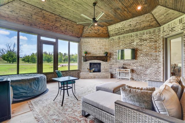1136 Tremont Lane, Granbury, TX 76049