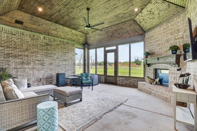 1136 Tremont Lane, Granbury, TX 76049