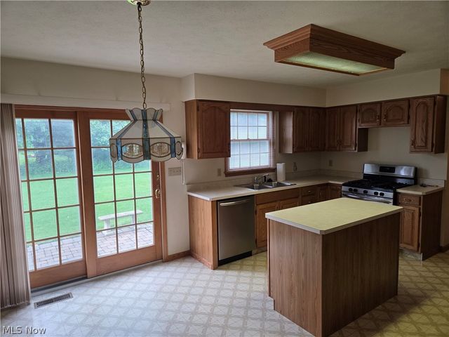 220 Montgomery Drive, Canfield, OH 44406