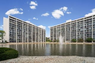 2005 S Finley Road 212, Lombard, IL 60148