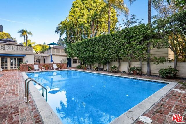 11901 W Sunset Boulevard 206, Los Angeles, CA 90049