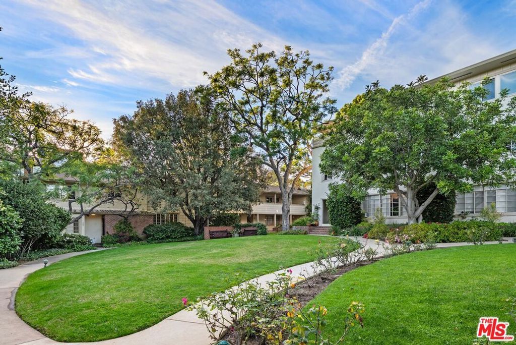 11901 W Sunset Boulevard 206, Los Angeles, CA 90049