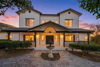 1925 Robinhood Road, Vista, CA 92084