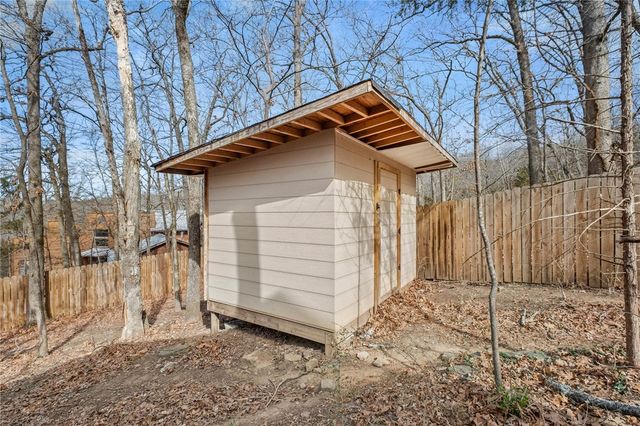 596 Rockcliff Road, Fayetteville, AR 72701