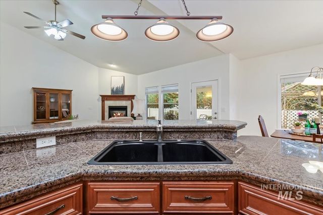 2308 E Chimere Dr, Meridian, ID 83646