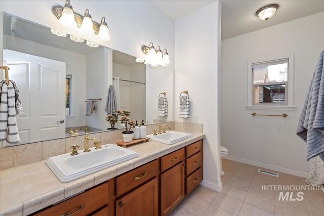 2308 E Chimere Dr, Meridian, ID 83646