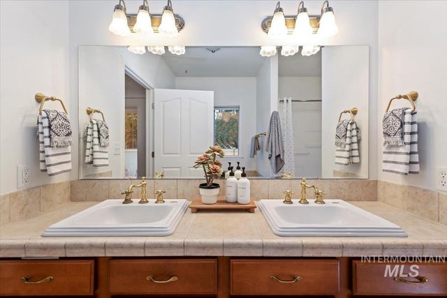 2308 E Chimere Dr, Meridian, ID 83646