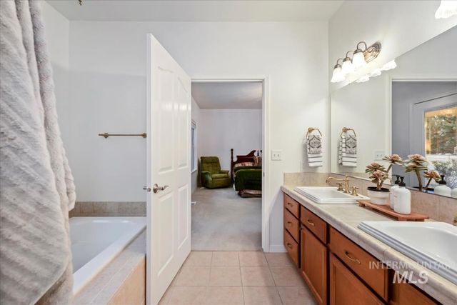 2308 E Chimere Dr, Meridian, ID 83646