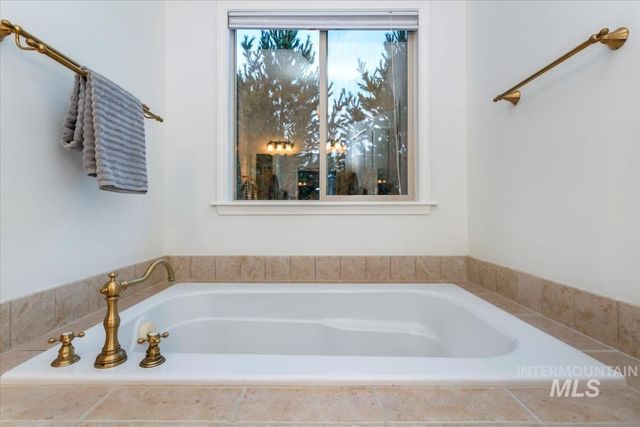 2308 E Chimere Dr, Meridian, ID 83646