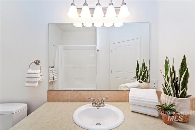 2308 E Chimere Dr, Meridian, ID 83646