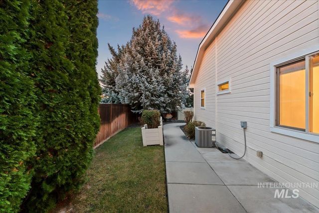 2308 E Chimere Dr, Meridian, ID 83646